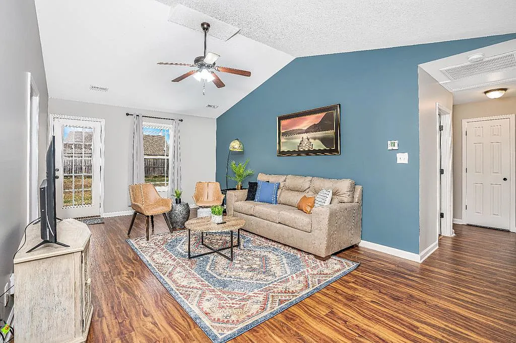3 bed, $2,925 — Photo 3