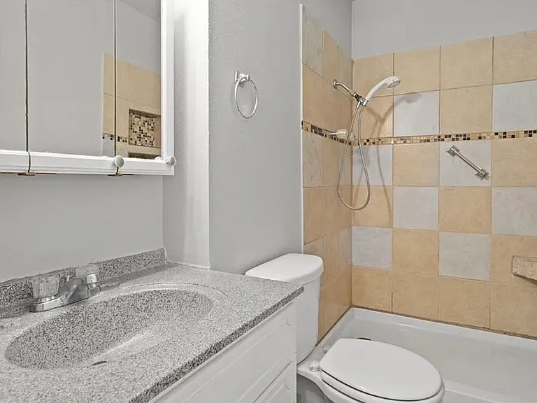 821 E Daugherty Dr — Photo 7