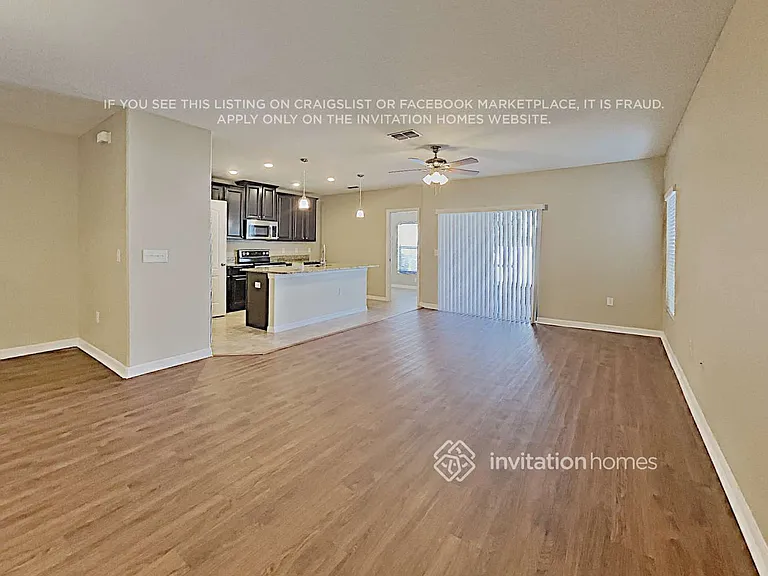 2729 Hampton Green Ln — Photo 5
