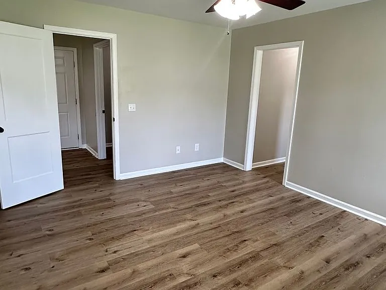 201 Belton Dr — Photo 17