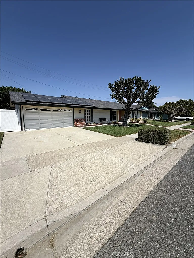 4 bed, 1426 sqft, $5,950 — Photo 3