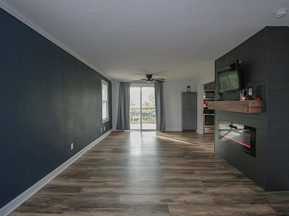 3rd image of 408 W Mechanic St