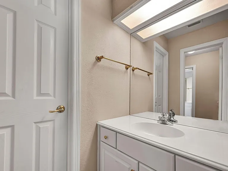 306 Canyon Lake Dr — Photo 33