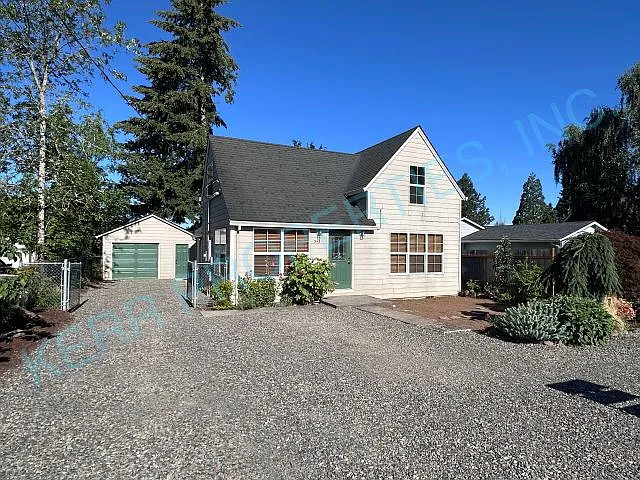 343 NW Zobrist St