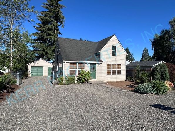343 NW Zobrist St