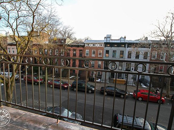 4th image of 271 Clifton Pl #3F