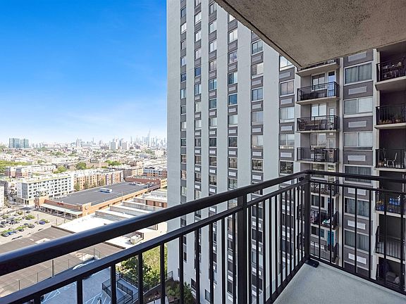 3rd image of 100 Manhattan Ave APT 910