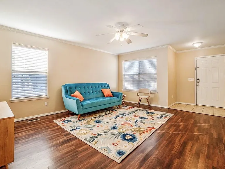 324 Belmont Dr — Photo 2