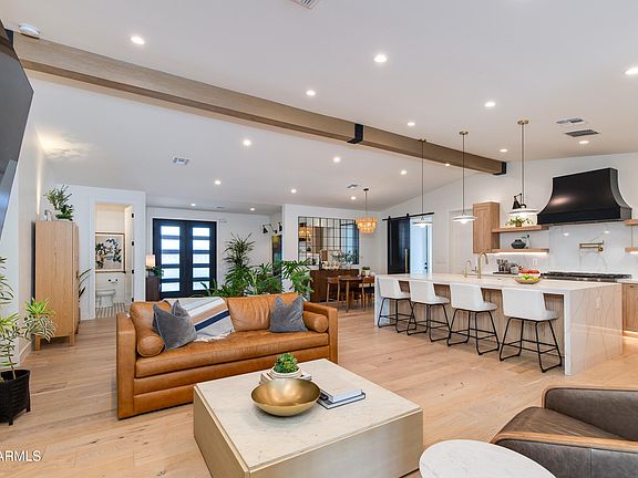 3rd image of 3010 E GLENROSA Avenue