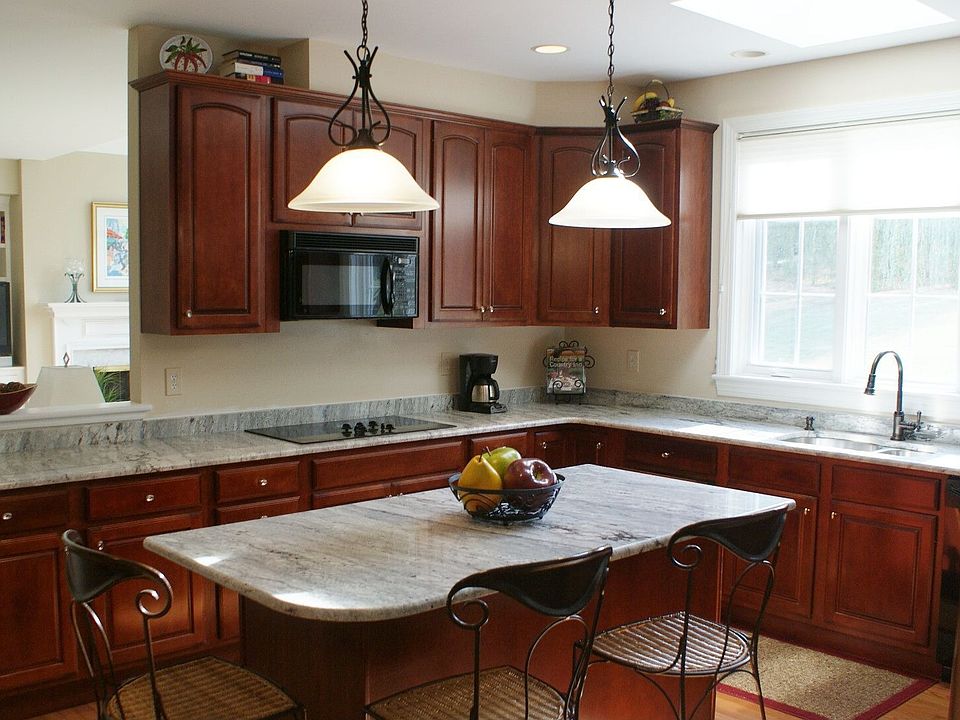 2nd image of 112 Rossmore Dr