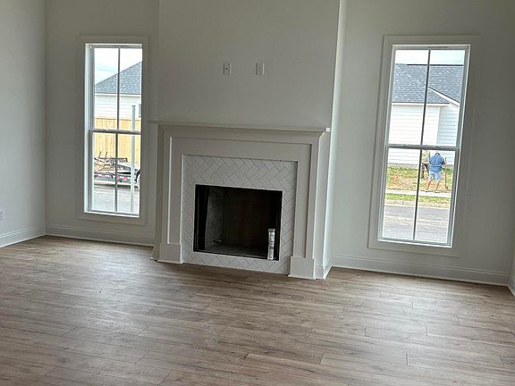 3rd image of 200 Oak Village Dr