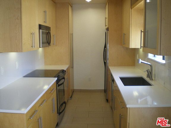 2nd image of 931 N Alfred St APT 207