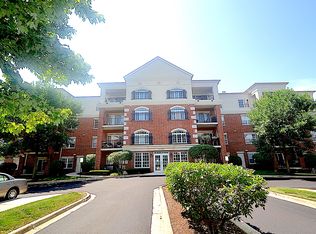 0S099 Lee Ct UNIT 202, Winfield, IL 60190