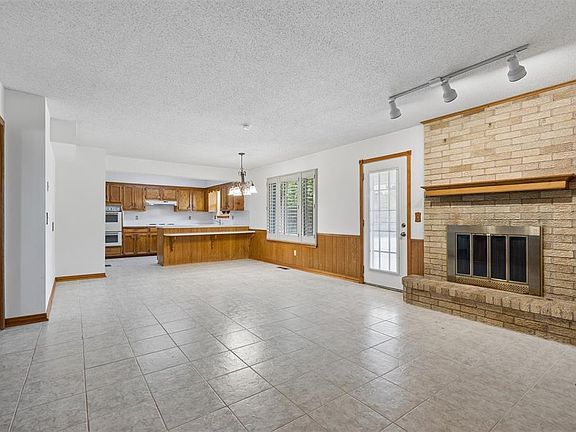4th image of 3620 N Ridgewood Dr