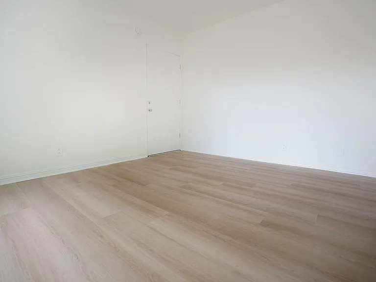 Laurel Cyn 6820 — Photo 3