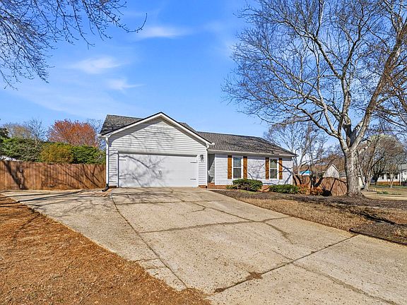 3rd image of 112 Saint Andrews Way