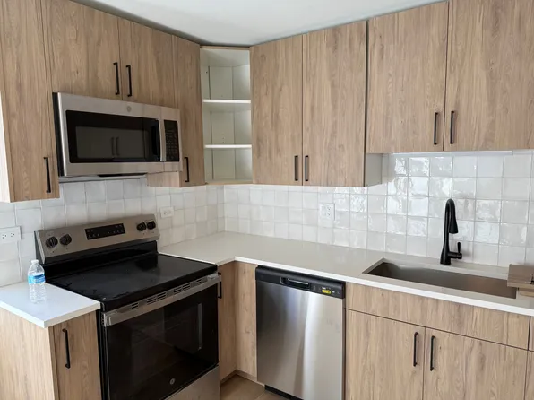 1478 Glencoe Ave APT 2W, Highland Park, IL 60035