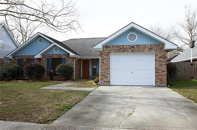 1st image of 352 Longwood Dr