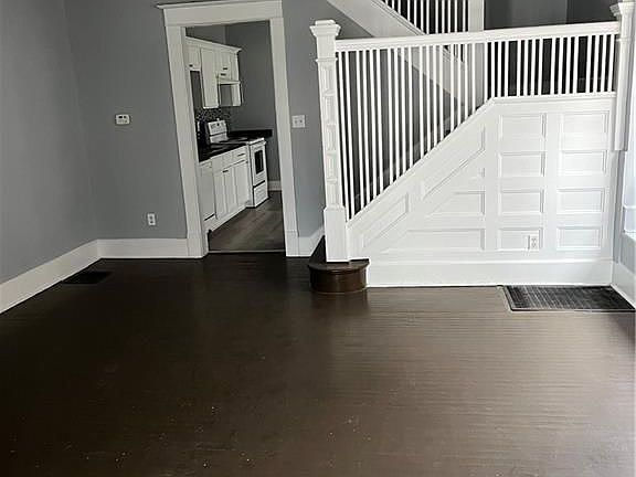 4th image of 2852 N New Jersey St