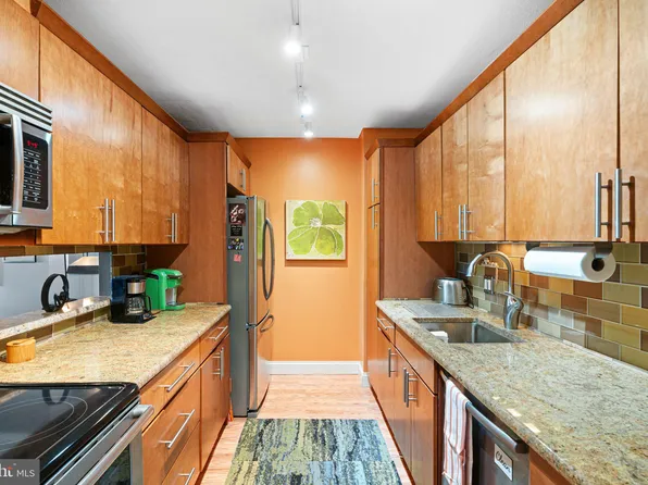 1901 John F Kennedy Blvd APT 2715, Philadelphia, PA 19103