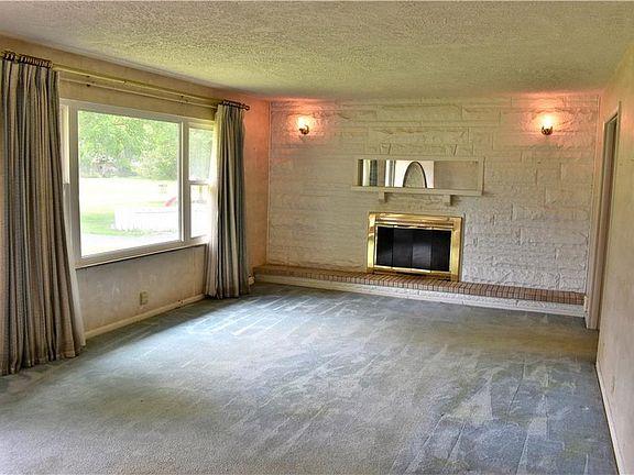 3rd image of 210 E Cragmont Dr