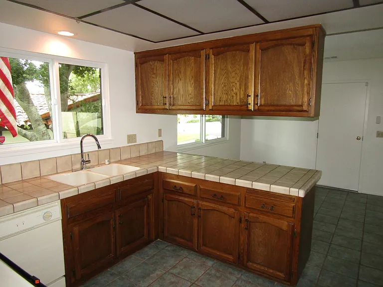 48 Stanford Cir — Photo 8