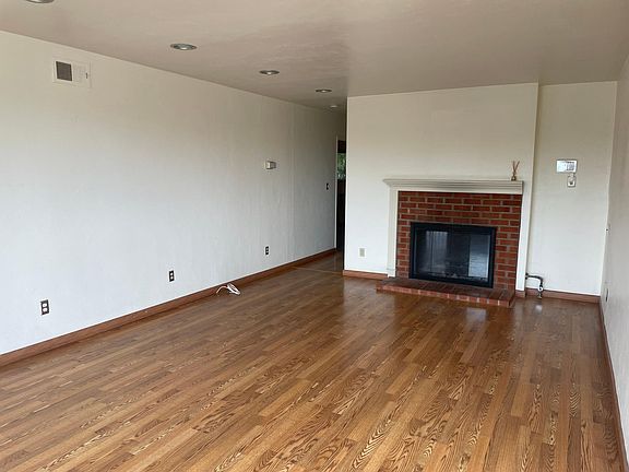 2nd image of 4551 Santa Monica Ave