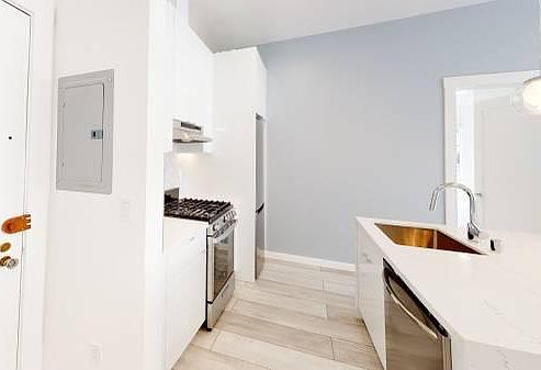 1st image of 940 Hayes St #15
