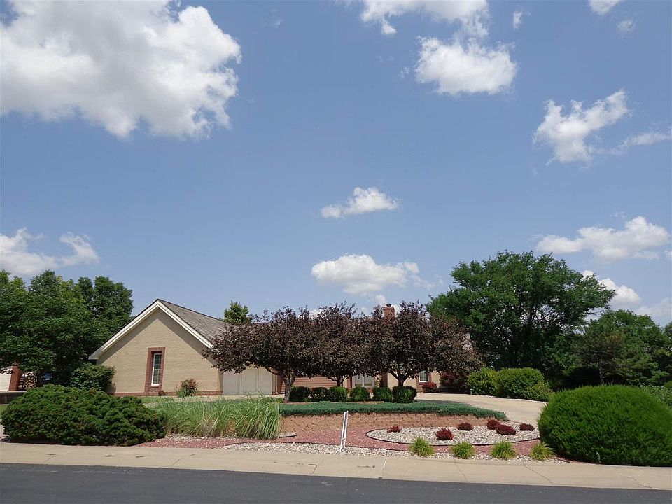 1st image of 2722 Thunderbird Dr