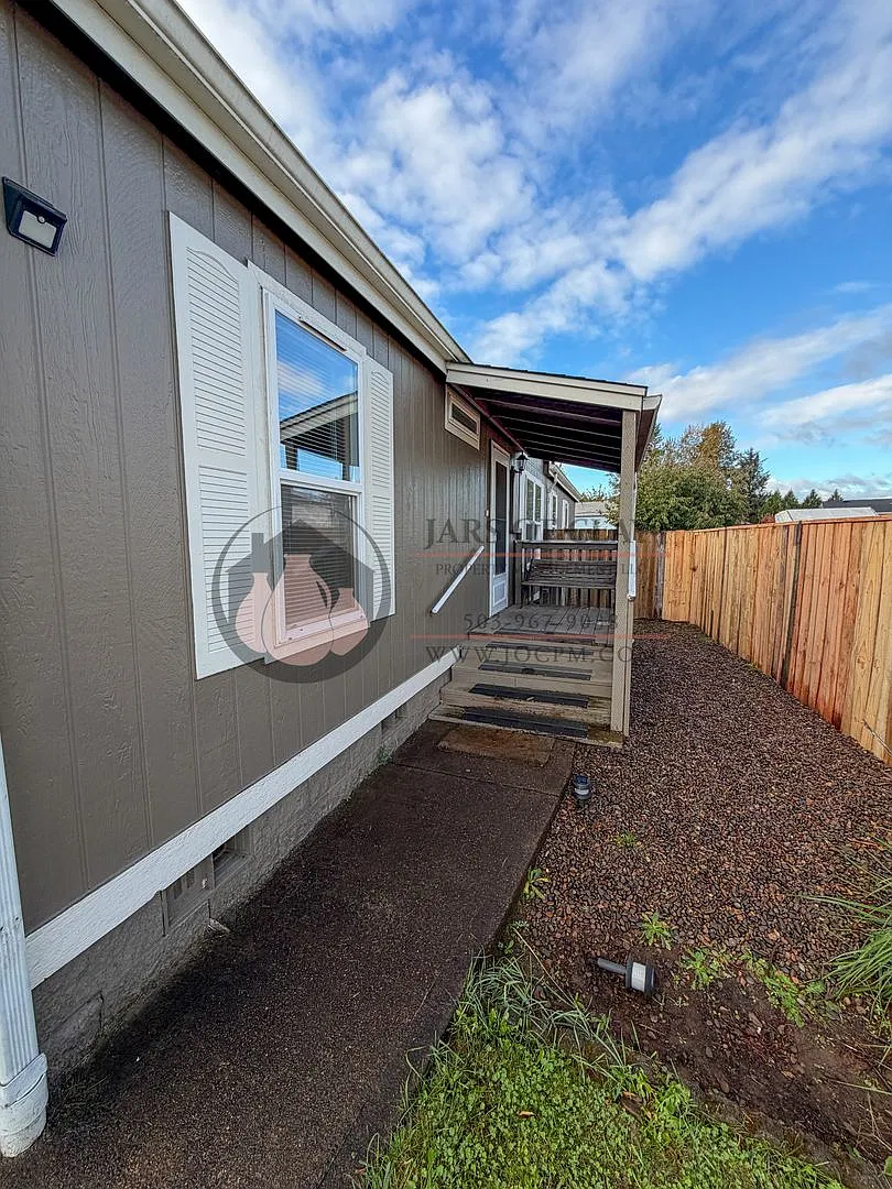 Move-In Ready Dallas Home | Storage Shed | Covered Patio — Photo 2