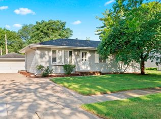 1611 Lucylle Ave, St Charles, IL