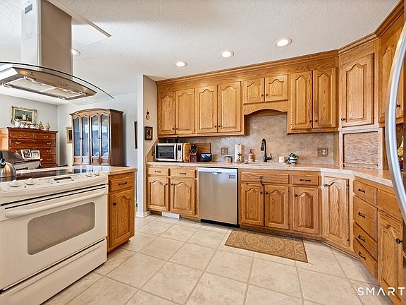 4th image of 12 Spindle Hill Road #6H