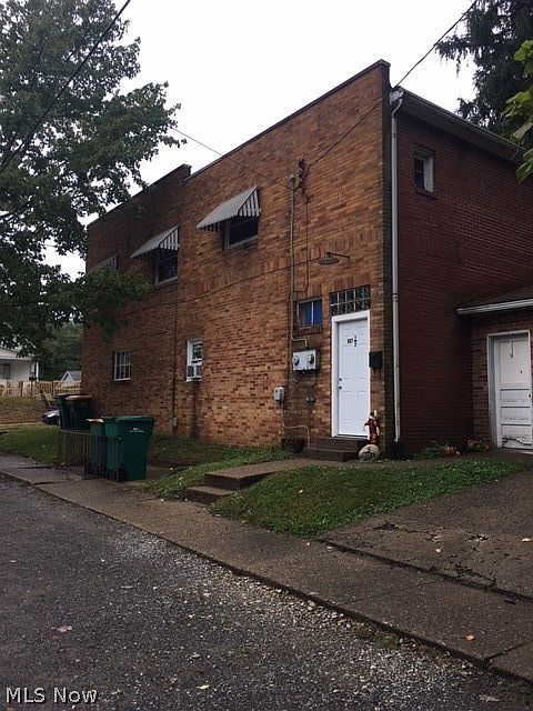 2nd image of 907 Washington St