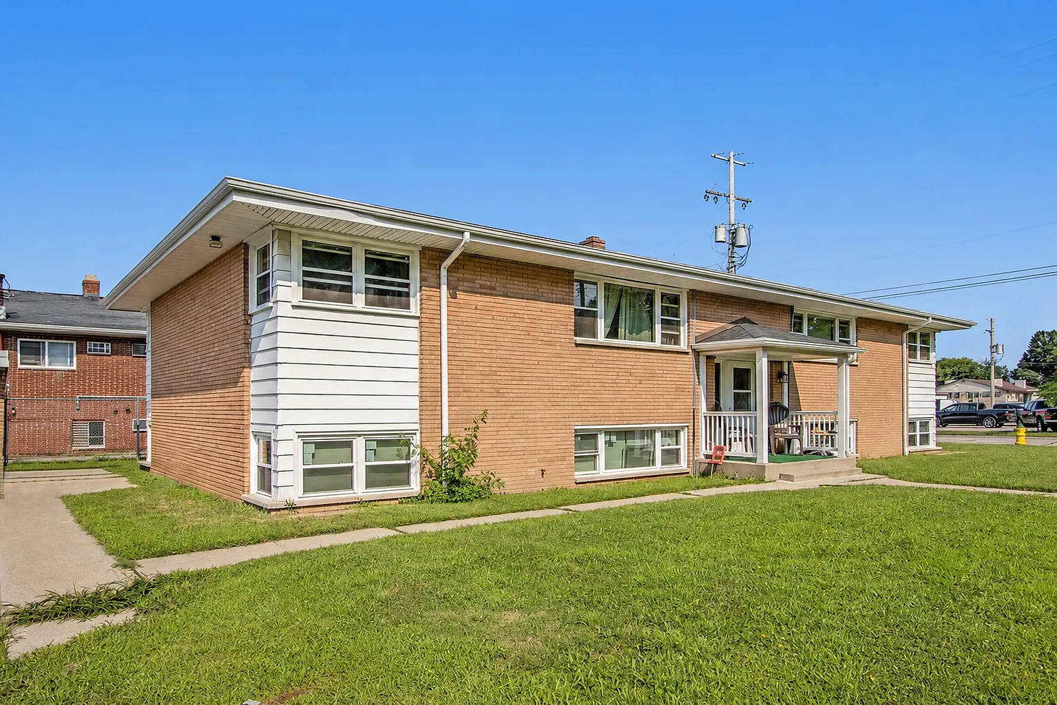 2 bed, $1,050 — Photo 1
