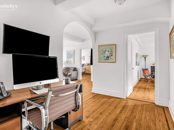 121 West 72nd Street image 2 of 10