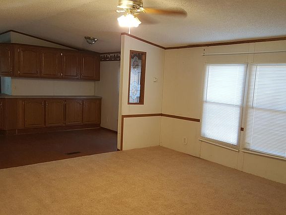 3rd image of 2674 Woodlake Dr