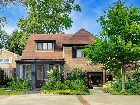2711 Elgin Rd, Evanston, IL 60201