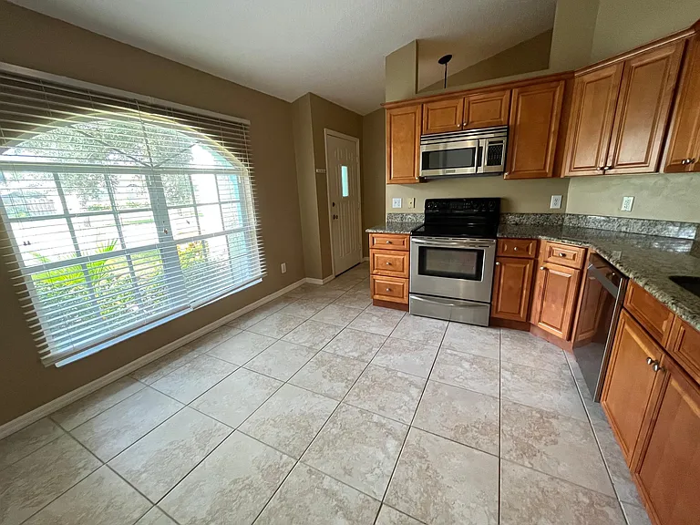 2452 Appalachian Dr — Photo 4