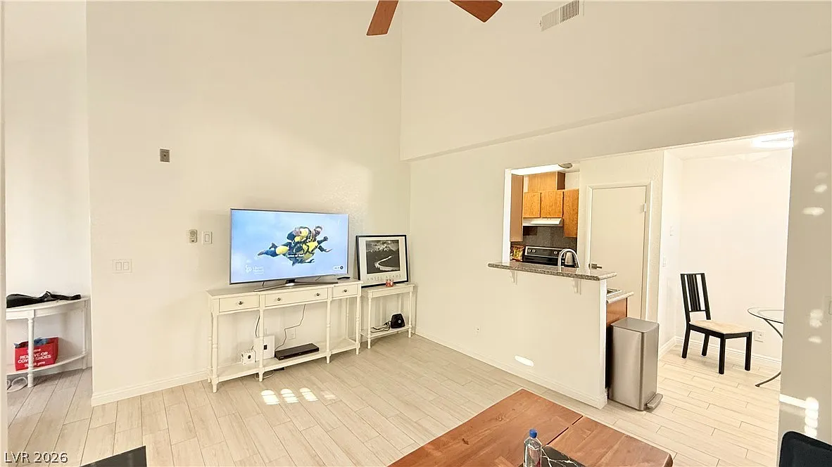 1 bed, 1.0 bath, 585 sqft, $1,400 — Photo 1