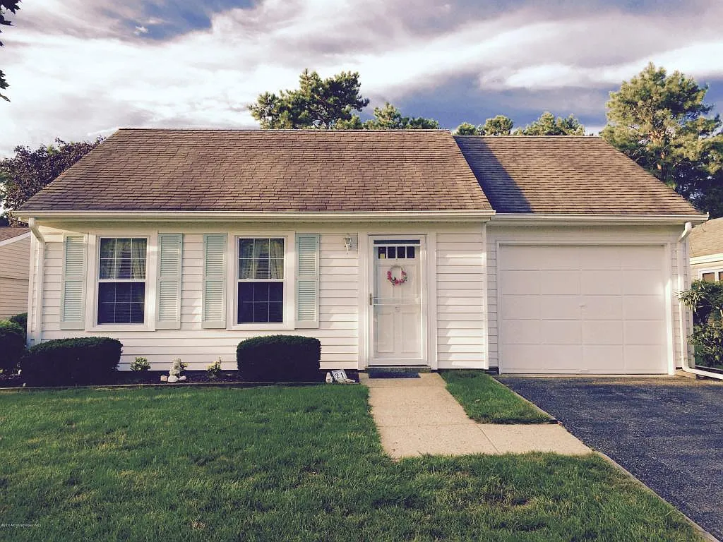 21 Banbury Ave photo 1