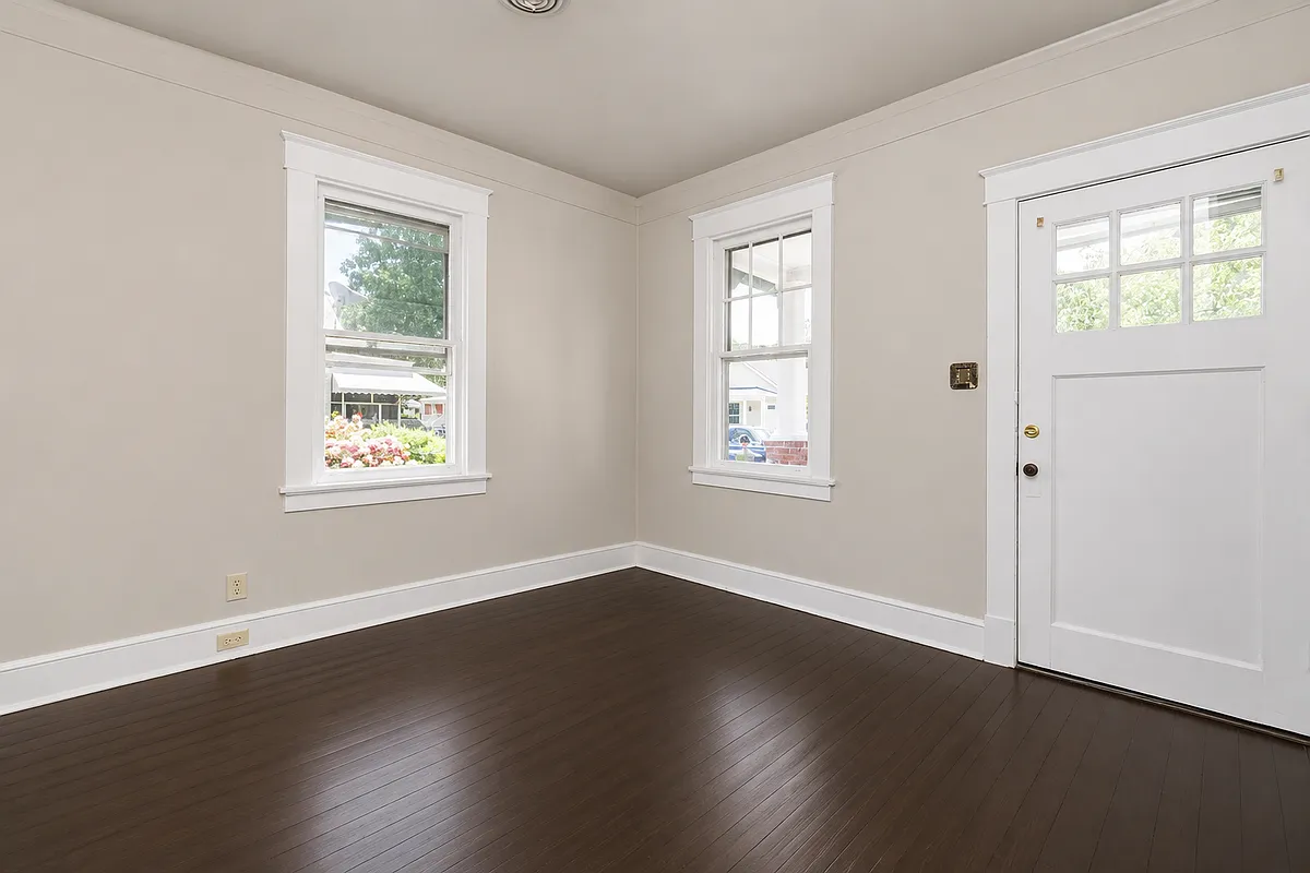 Building Photo - 215 E 35th St