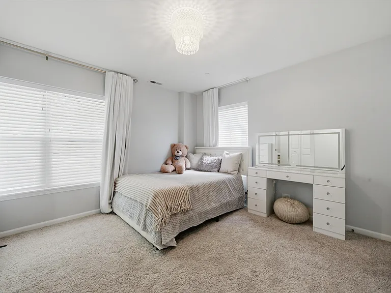 130 Waterbury Cir — Photo 36