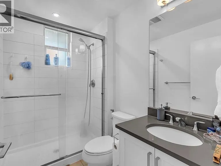 2436 Kelly Ave #216 — Photo 8