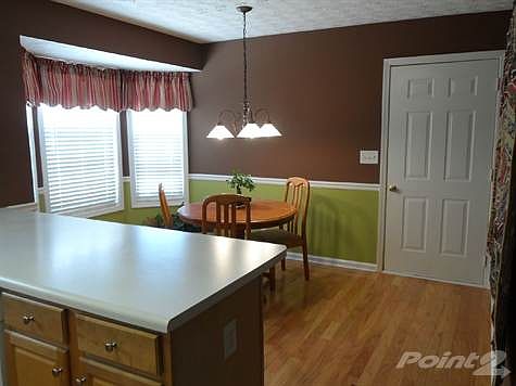 Beautiful & Bright Breakfast Room