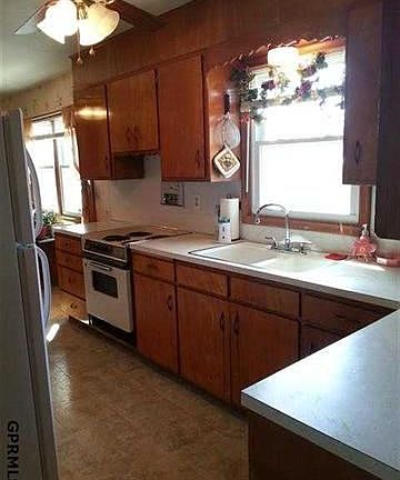 5th image of 4941 Saratoga St