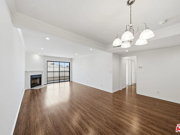 909 N Croft Ave #305 — Photo 13