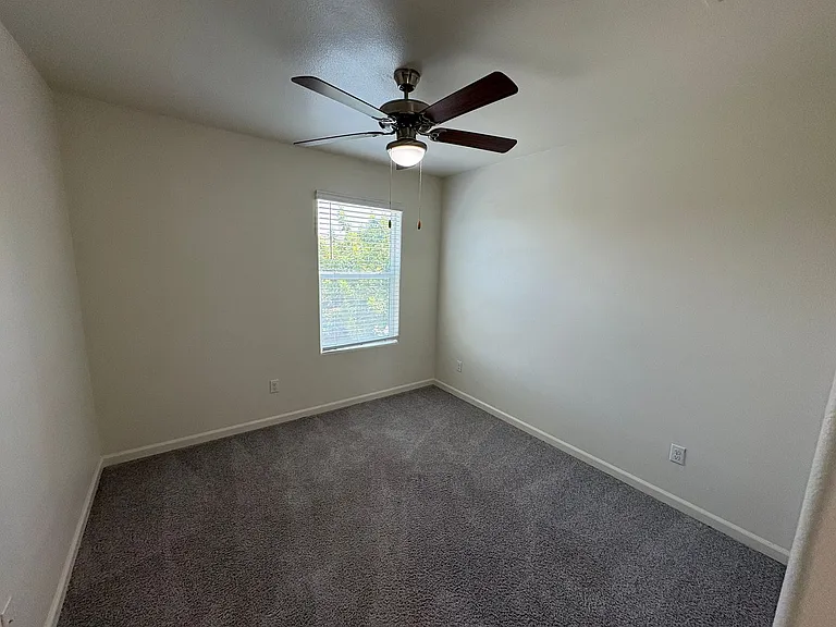 641 S Laguna St — Photo 32