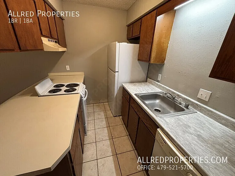 1390 W Wedington Dr #11 — Photo 5