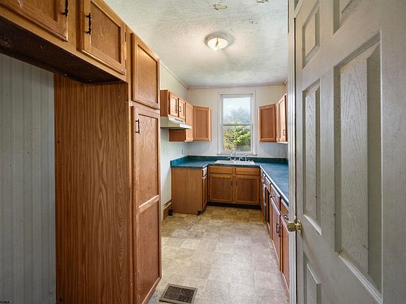 3rd image of 106 E Main St