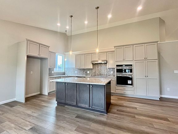 5th image of 6817 Cloverfield Way